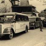 Historische Aufnahme eines alten Busses