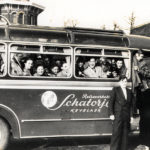 Historische Aufnahme eines alten Busses